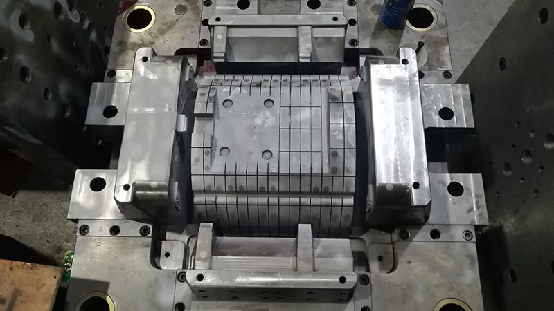 塑胶模具零件尺寸精度控制：关键要素与工艺解析