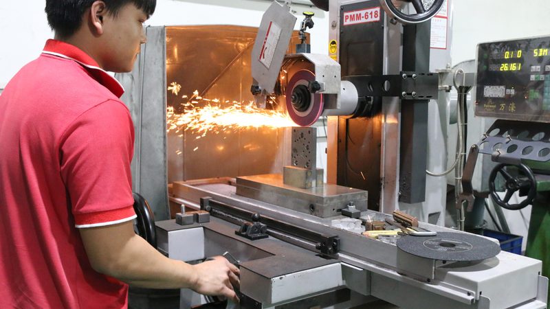 塑料家电模具型号解析：揭秘型号背后的工艺与选择