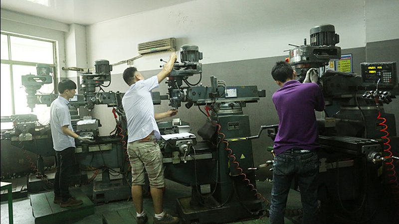 包胶模具：揭秘其制作工艺与选型要点**