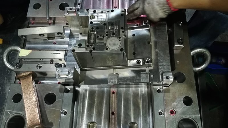 液态硅胶模具与固态硅胶模具：性能与应用对比